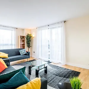 Spacious 2 Bed, 2 Bath, Free Parking & Wifi Sheffield